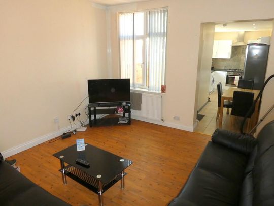 3 bedroom terraced house to rent - Photo 1