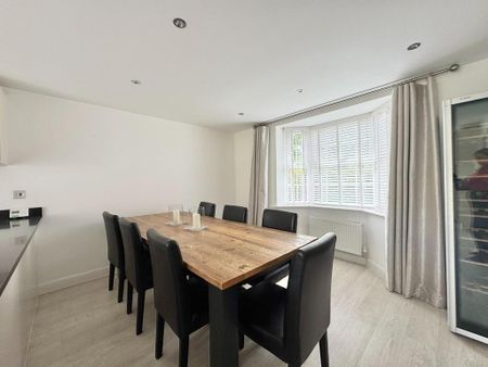 5 bedroom detached house to rent - Photo 3