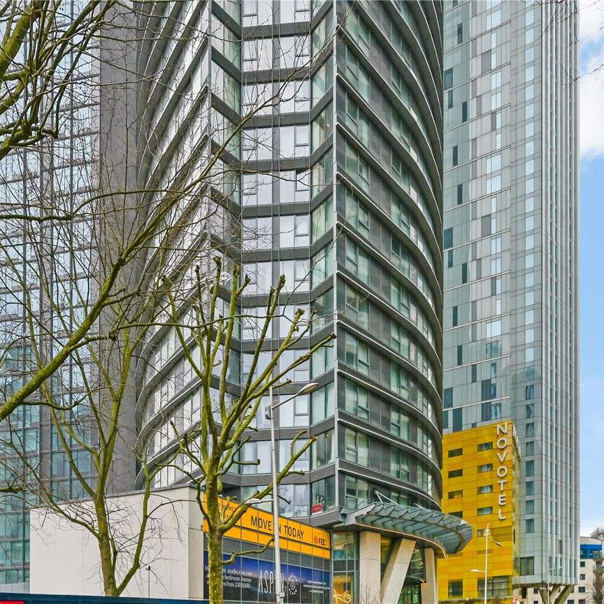 BRAND NEW apartment in Aspen at Consort Place, E14. This elegant apartment is located on a high floor and offers 569sq/ft of internal space. - Photo 1