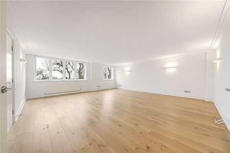 A very large, recently refurbished 3 bedroom, in this sought after modern development. - Photo 4