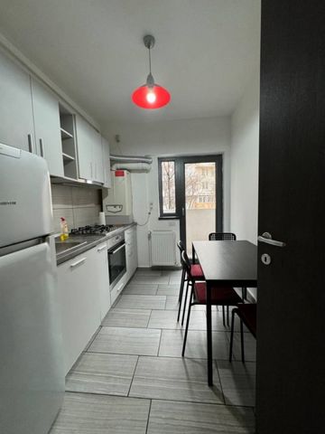 Piata sudului bloc nou etaj 4 - Fotografie 2