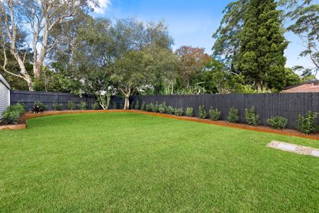 Meticulously renovated 4 Bedroom + Study Family Home - Photo 5