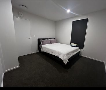 Lovely modern townhouse in great location! - Photo 3