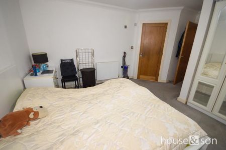 2 bedroom ground floor flat to rent - Photo 5