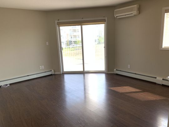 Amazing Condo in Sylvan lake! Underground parking and AC! - Photo 1