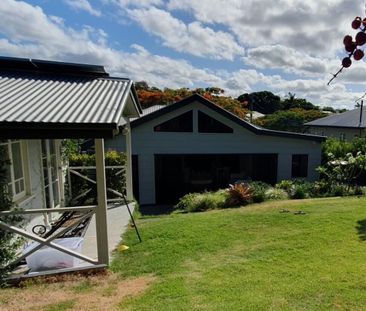 Holland Park - Photo 1