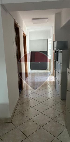 Apartament luminos cu 4 camere - Fotografie 1