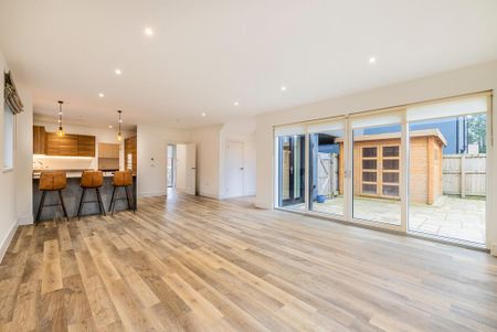 4 bedroom detached house to rent - Photo 3