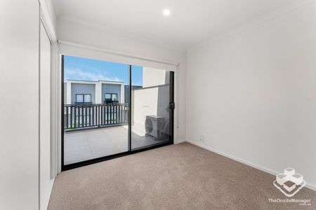 Near New Modern Family Living - Photo 2