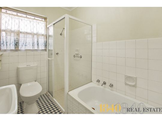 Cute & Cozy - Photo 1