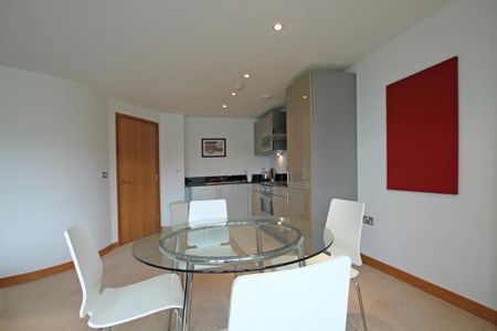 2 bedroom flat to rent - Photo 3