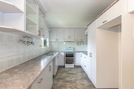 159 Upper Miles Avenue, Kelso QLD 4815 - House For Rent | Domain - Photo 5