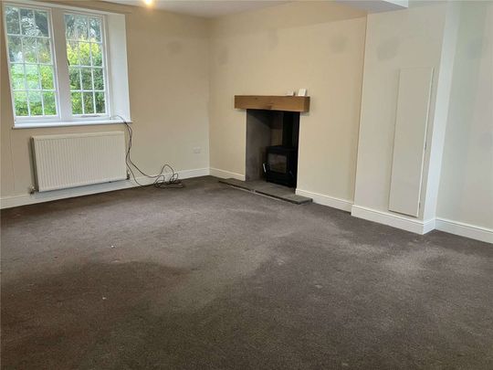 Well-presented three-bedroom semi-detached cottage offering a well-kept interior and peaceful rural surroundings. - Photo 1