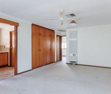 Two bedroom unit with ducted air conditioning - Photo 4