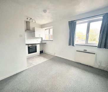 Harris Court, Liphook, GU30 - Photo 1