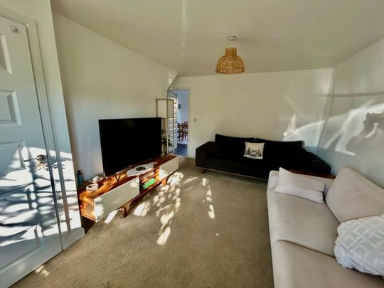 3 bedroom Semi-detached house to rent - Photo 1