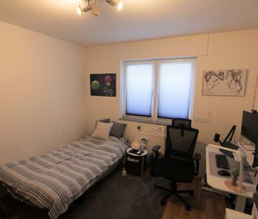 Helle 4 Zimmer-Wohnung mit Balkon und Tiefgaragenstellplatz ! - Foto 1