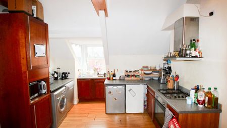 3 bedroom flat to rent - Photo 4