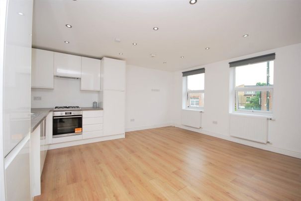 Melbourne Grove, London, SE22 - Photo 1