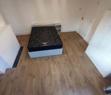 Room in a Shared House, Palmers Road, N11 - Photo 5