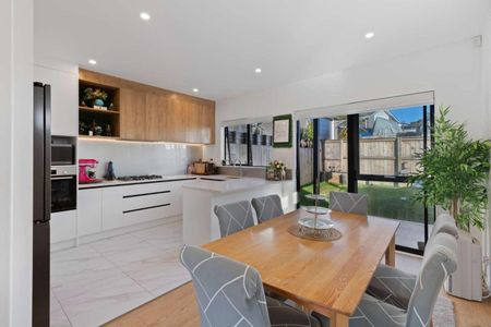 Modern Family Living with Bush Views - Prime ... - Photo 5