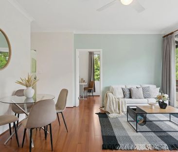 Lush Treetop Residence In Rockdale: Double Brick, Third Bedroom/Hom... - Photo 3