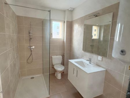 Location Appartement 3 pièces 51m² POURRIERES 83910 - Photo 3