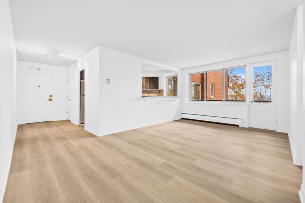 3635 avenue Ridgewood-Bright Spacious 2-Bedroom Apartment! - Photo 1