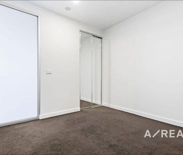 Modern 2-Bedroom, 2-Bathroom Apartment in Prime Essendon North - Photo 3
