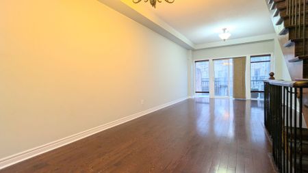 For Lease - 22 Market Garden Mews, Toronto, Ontario - Photo 2