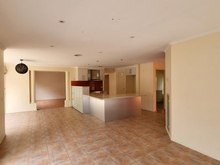 Bright 4 bedroom family home in Wantirna College/ Templeton Primary Catchment - Photo 4