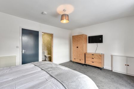 1 bedroom in a house share to rent - Photo 3