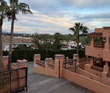 Middle Floor Apartment in Estepona - Photo 3