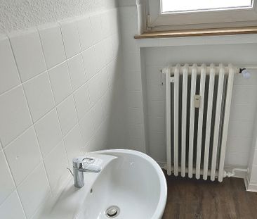 Freundliche 3 Zimmer Wohnung mit Balkon wartet auf Sie - Photo 1