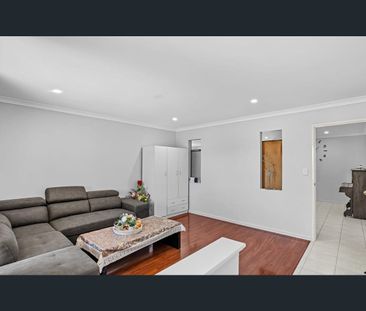 Family-Friendly Living with Everything at Your Doorstep in Bertram! - Photo 6