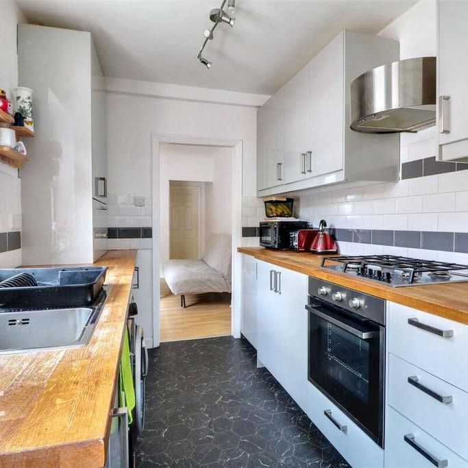 1 bedroom in a house share to rent - Photo 1