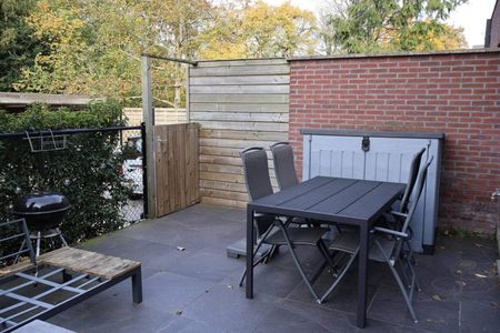 Gelijkvloers appartement met terras, carport en berging. - Photo 2