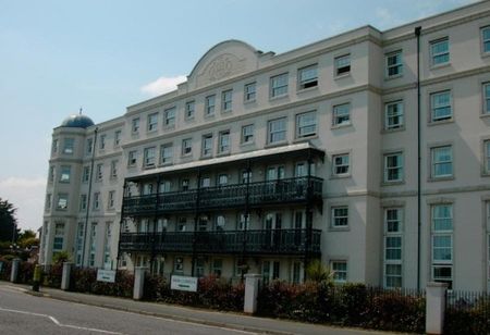 Seafront retirement apartment, Property for rent - Photo 5