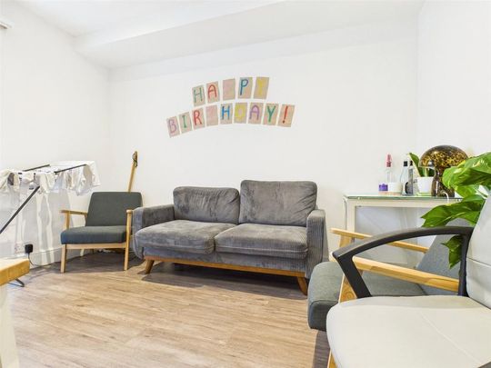 4 bedroom terraced house to rent - Photo 1