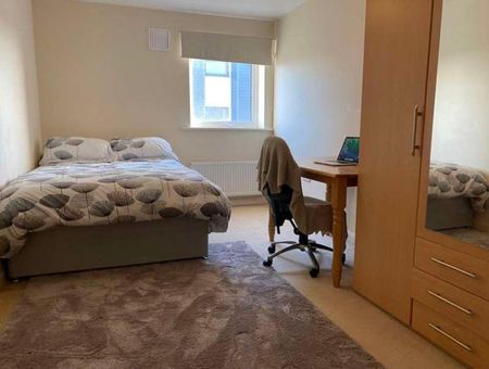 Bed Flat With Balcony // Bills Inc // Jul, LN6 - Photo 3