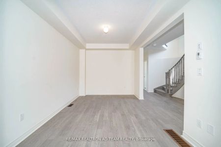 Property For Lease | E9014239 - Photo 5