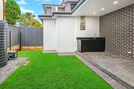 4 Bedroom Duplex in Pime Location - Photo 5