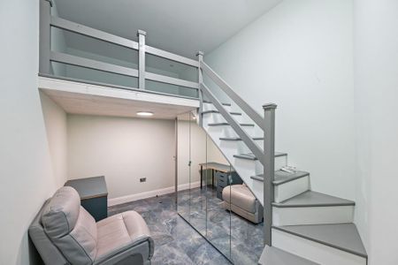 1 bedroom in a house share to rent - Photo 2