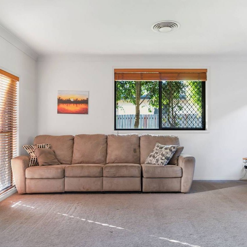 Beautifully presented Middle Ridge - Photo 1