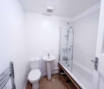 King Edward Avenue, Rainham, RM13 - Photo 1