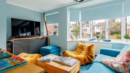 4 Bedroom House - Photo 2