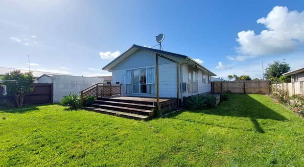Three Bedroom Family home in Bell Block - Photo 1