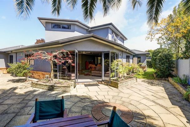 Large 5 bedroom family home - Photo 1