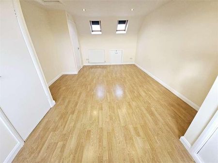 Earls Hall Avenue, Southend On Sea, Southend On Sea, Essex, SS2 - Photo 4