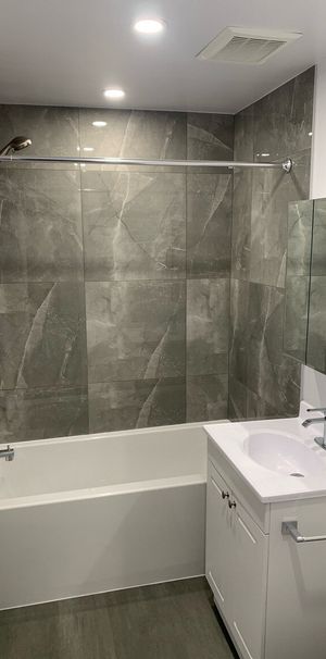 2 Bedroom - 4635 Avenue Clanranald, Montréal - Photo 1